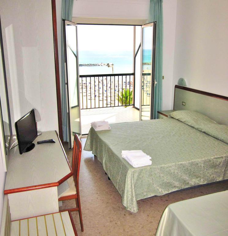 Tourist Residence San Benedetto del Tronto Habitación foto